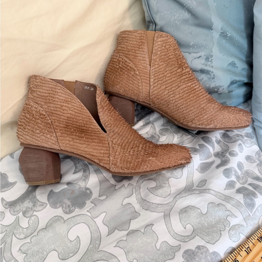 Antelope Peri Ankle Booties - Picture 3 of 16